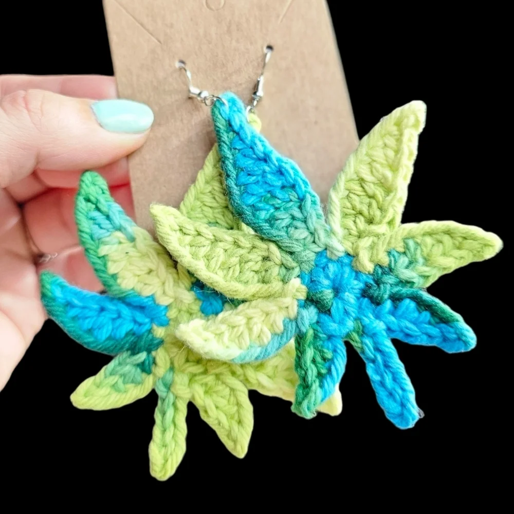 Mary Jane - Maple Leaf - Reefer - Pot - Handmade earrings - Picture 8 of 16